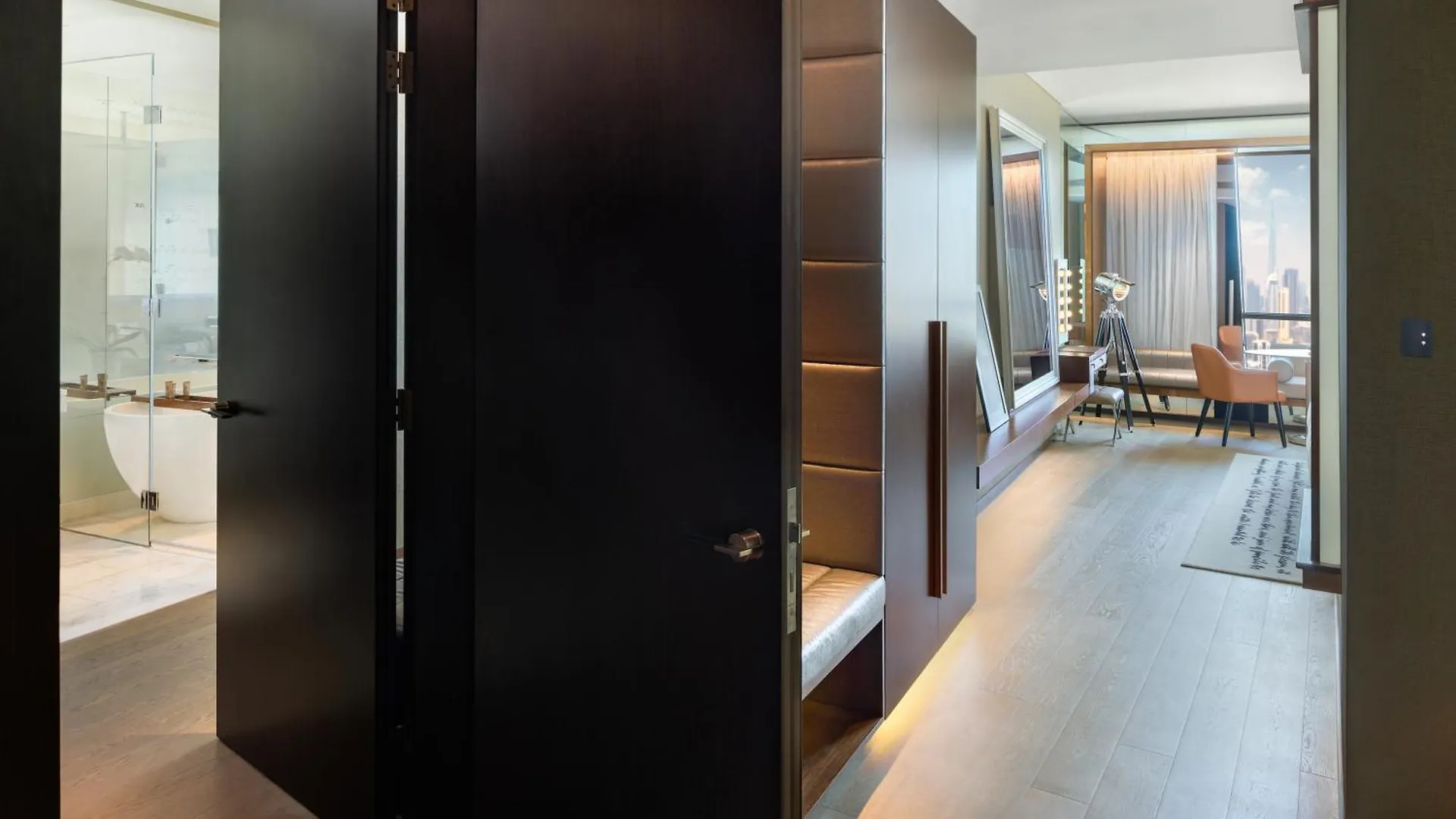 Paramount Hotel Dubaj 5*,